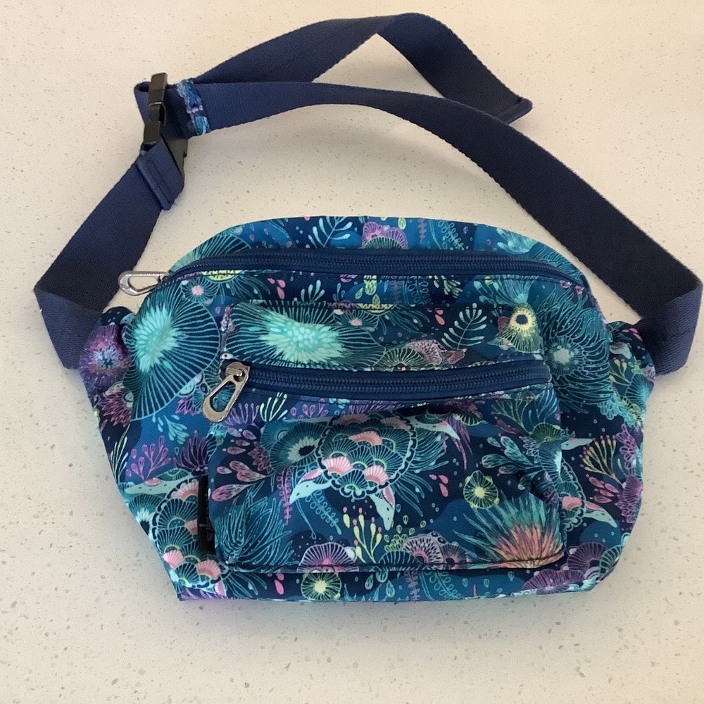 Sakroots On the go Sling/Beltbag (Royal Blue Seascape)